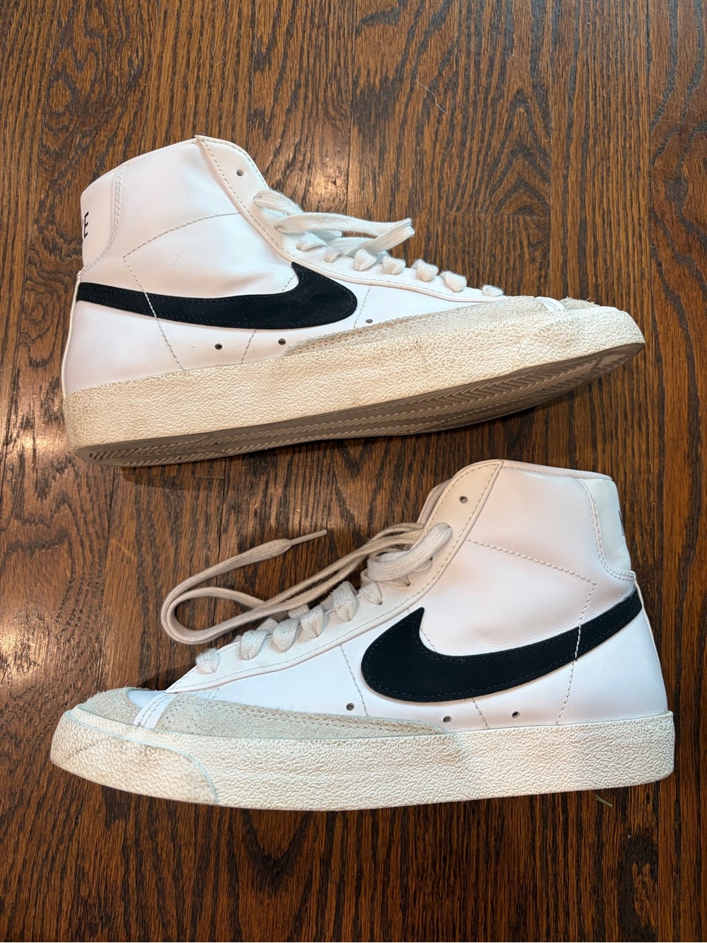 NIKE Blazer Mid ‘77 Vintage High Top White Leather Sneakers - Picture 3 of 9